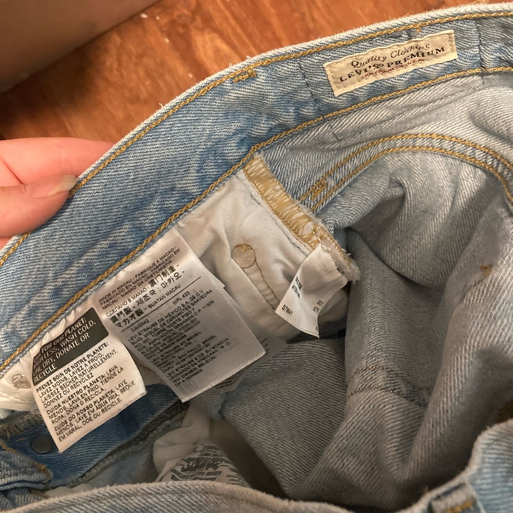 Levi’s 501 Denim Shorts raw hem high waisted light blue wash button fly sz 28 - Picture 3 of 5